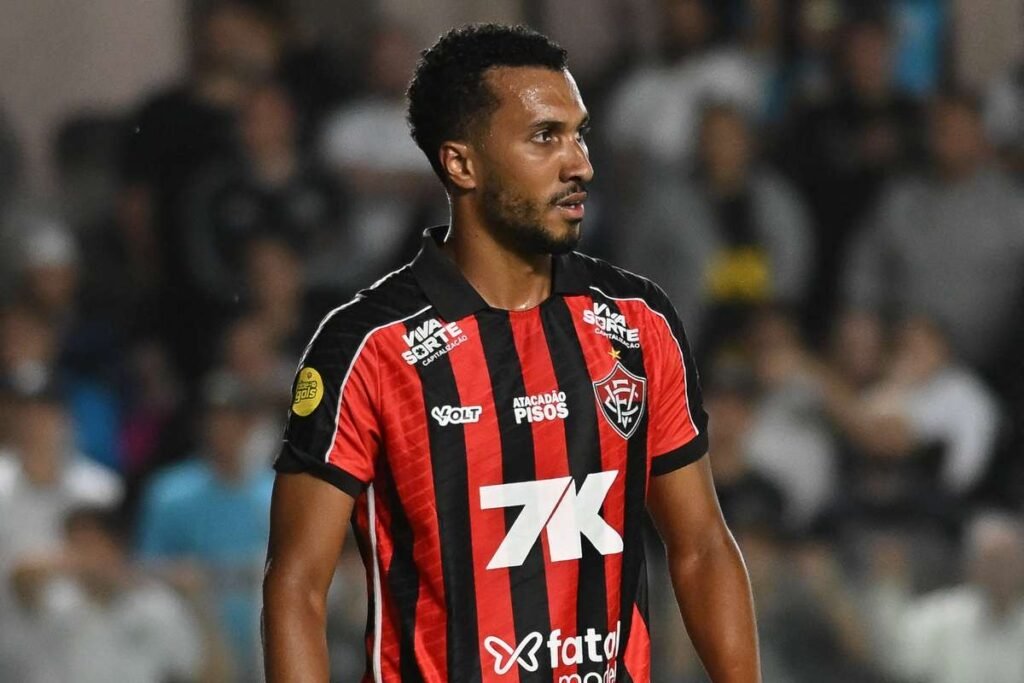 Vitória Busca Manter Acordo com Lucas Braga Após Rescisão Judicial: O Que Isso Significa para o Futuro do Clube?