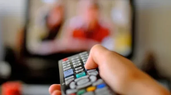 Análise Crítica: A Repetição da Grande Mídia na Cobertura de Lulinha e a Proteção da Direita