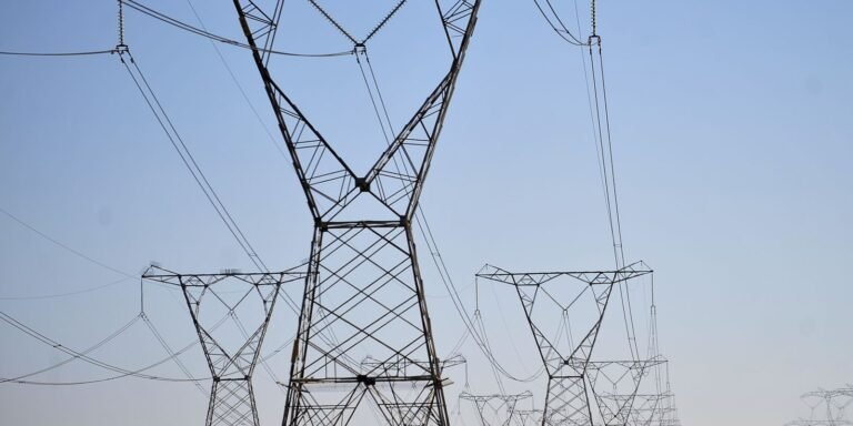 Aneel Realiza Leilão Histórico: Cinco Lotes de Linhas de Transmissão de Energia São Oferecidos ao Mercado