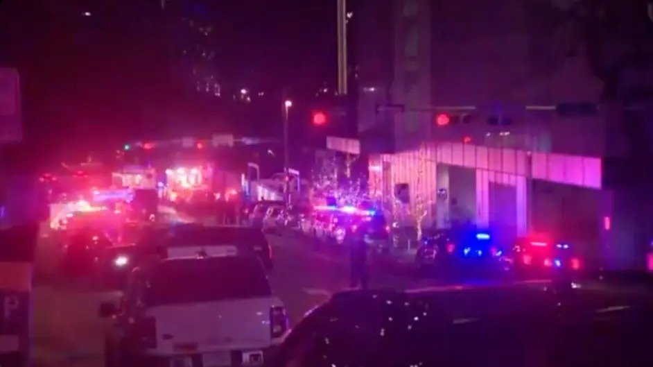 Atirador com Camisa da Bandeira do Irã Realiza Ataque Mortal: Dois Mortos em Possível Ato de Terrorismo