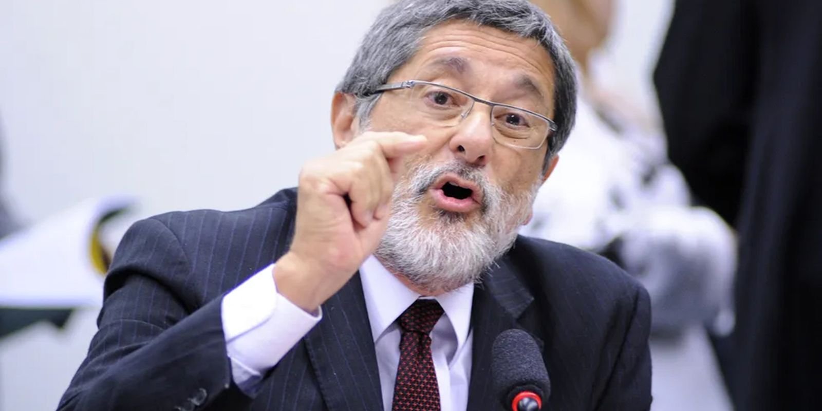 Conflito Global Aumenta Vulnerabilidade Energética do Brasil, Afirma Ex-Presidente da Petrobras