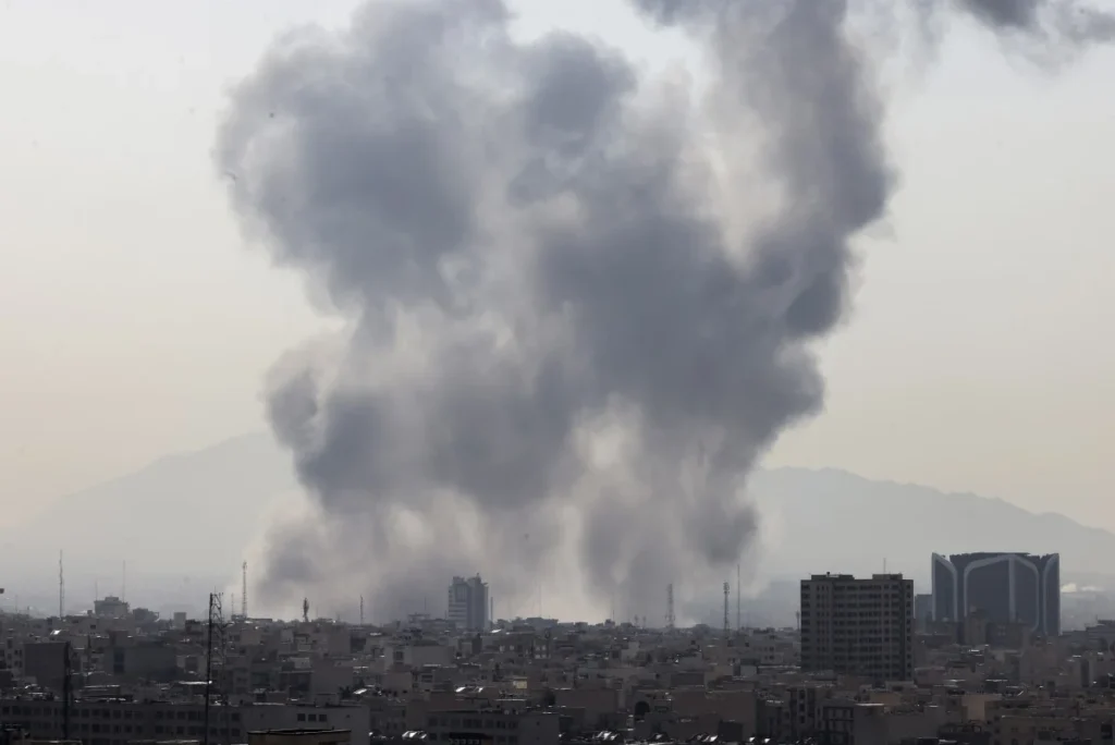 Conflito em Escalada: Israel Intensifica Bombardeios na Capital Iraniana em Resposta a Tensão Regional