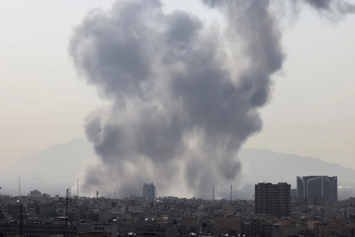 Conflito em Escalada: Israel Intensifica Bombardeios na Capital Iraniana em Resposta a Tensão Regional