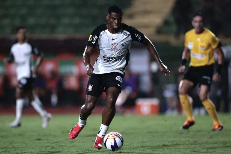 Conflito no Timão: Dorival Expressa Descontentamento e Presidente do Corinthians Abandona Negociação com o Milan por André