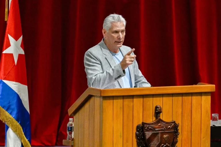 Cuba se Prepara para Possível Ofensiva dos EUA, Afirma Presidente em Declaração Oficial