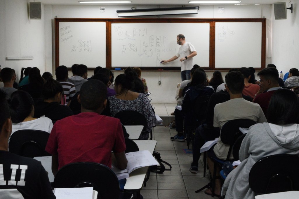 Cursinhos Populares Têm Prazo até Quarta-Feira para Integrar Rede de Apoio do Governo Federal