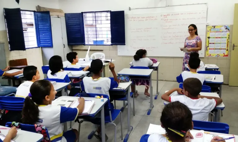 Desafios da Educação: Aposentadoria dos Professores ou Exaustão Profissional? Entenda as Implicações