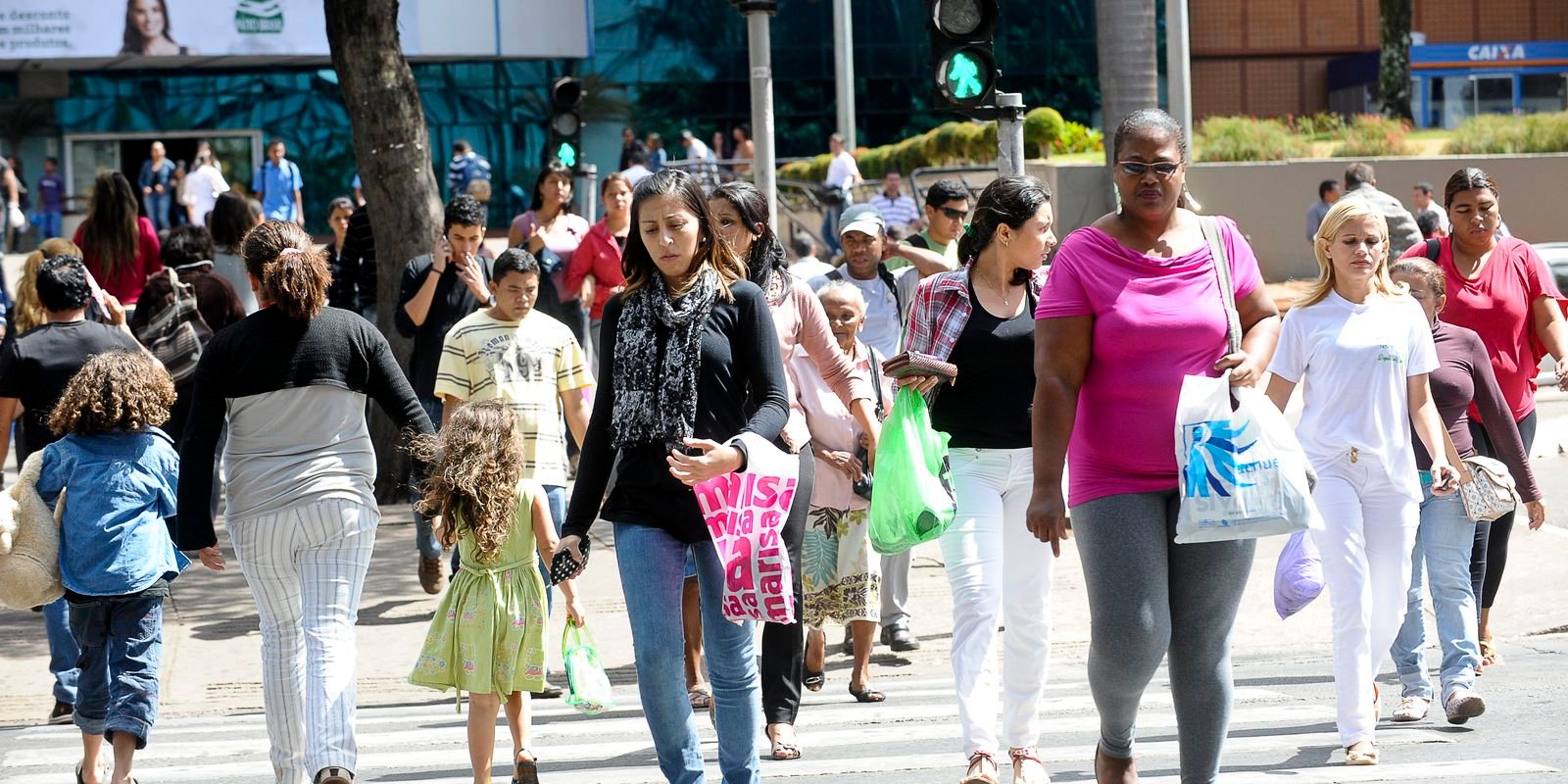 Desemprego Atinge 5,8% em Fevereiro: Menor Nível do Trimestre Apesar da Alta