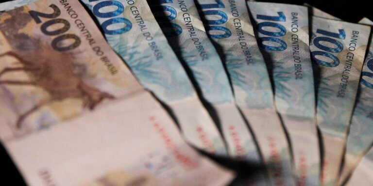 Dívida Pública Brasileira Atinge R$ 8,8 Trilhões Após Aumento de 2,31% em Fevereiro: Impactos e Perspectivas