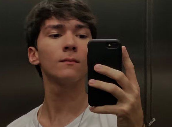 Estudante Processa Instituição Após Receber Nota Zero em Redação por Uso de Vocabulário Complexo