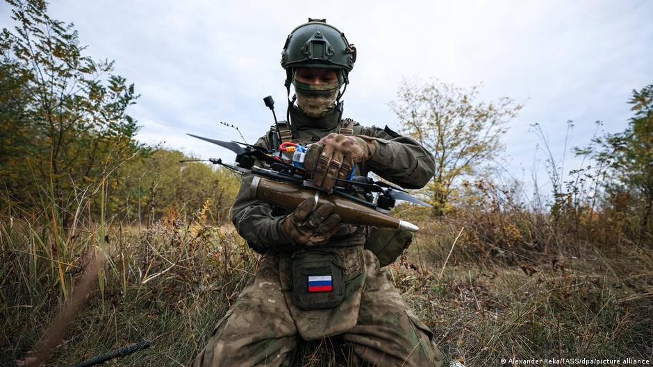 Exército Russo Revela Táticas Surpreendentes para Recrutar Estudantes: Um Olhar Profundo nas Estratégias de Alistamento