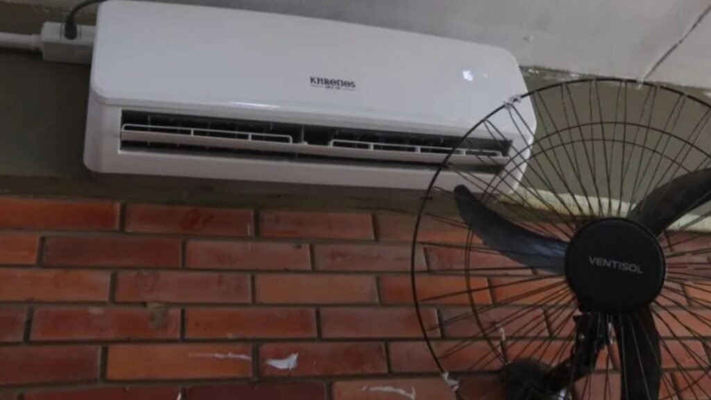 Feira de Santana Assina Novo Contrato Bilionário para Manutenção de Ar-Condicionado nas Escolas: Impactos e Implicações para a Educação