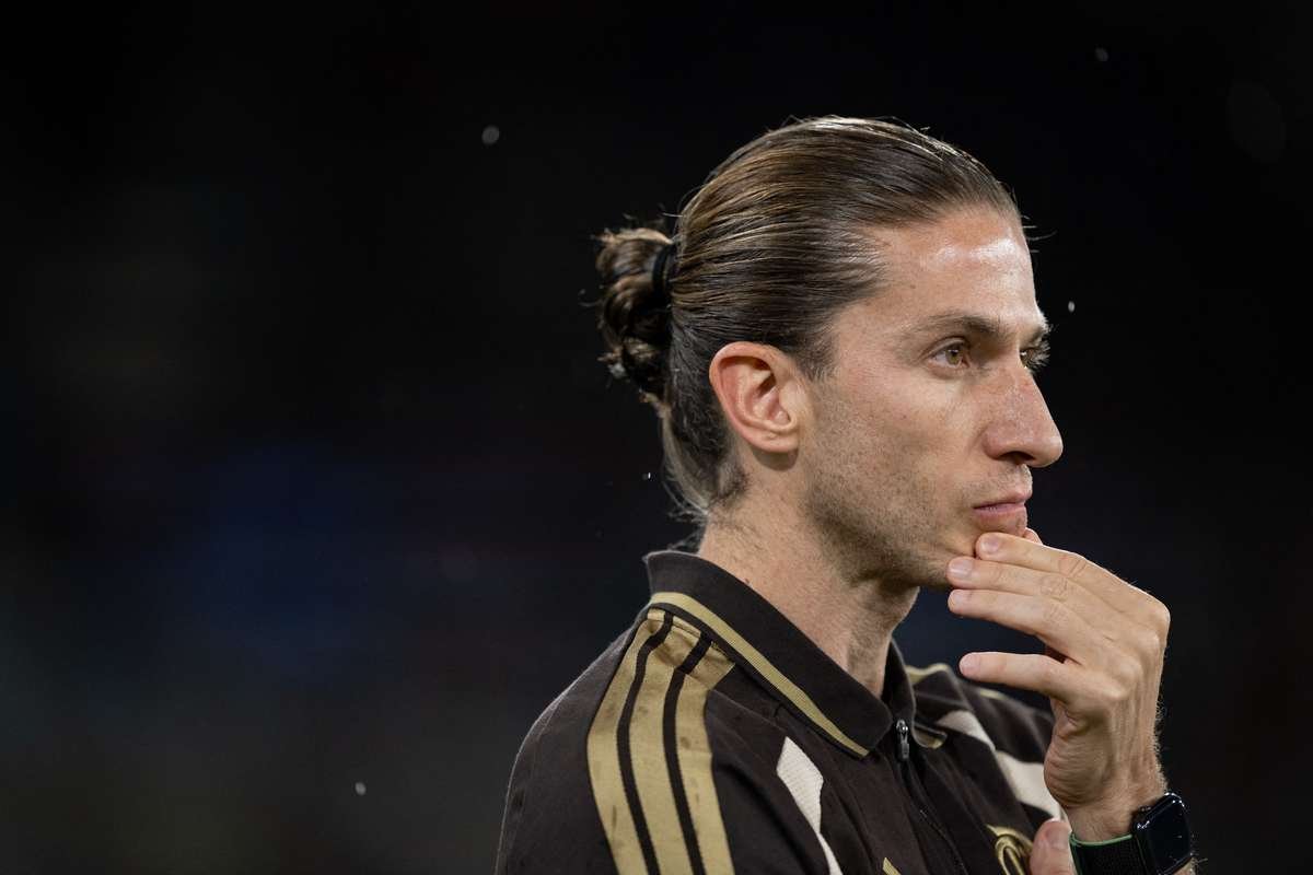 Filipe Luís Rebate Críticas da Torcida Após Insultos: 'Estamos Lutando Pelo Clube'