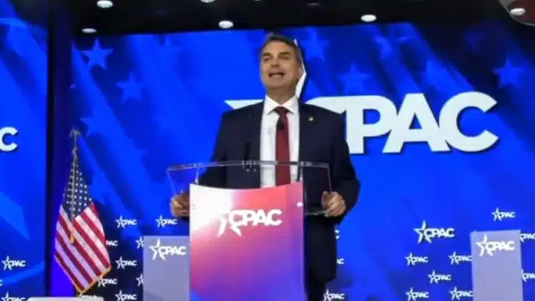 Flávio Bolsonaro falou no principal encontro da extrema direita dos Estados Unidos