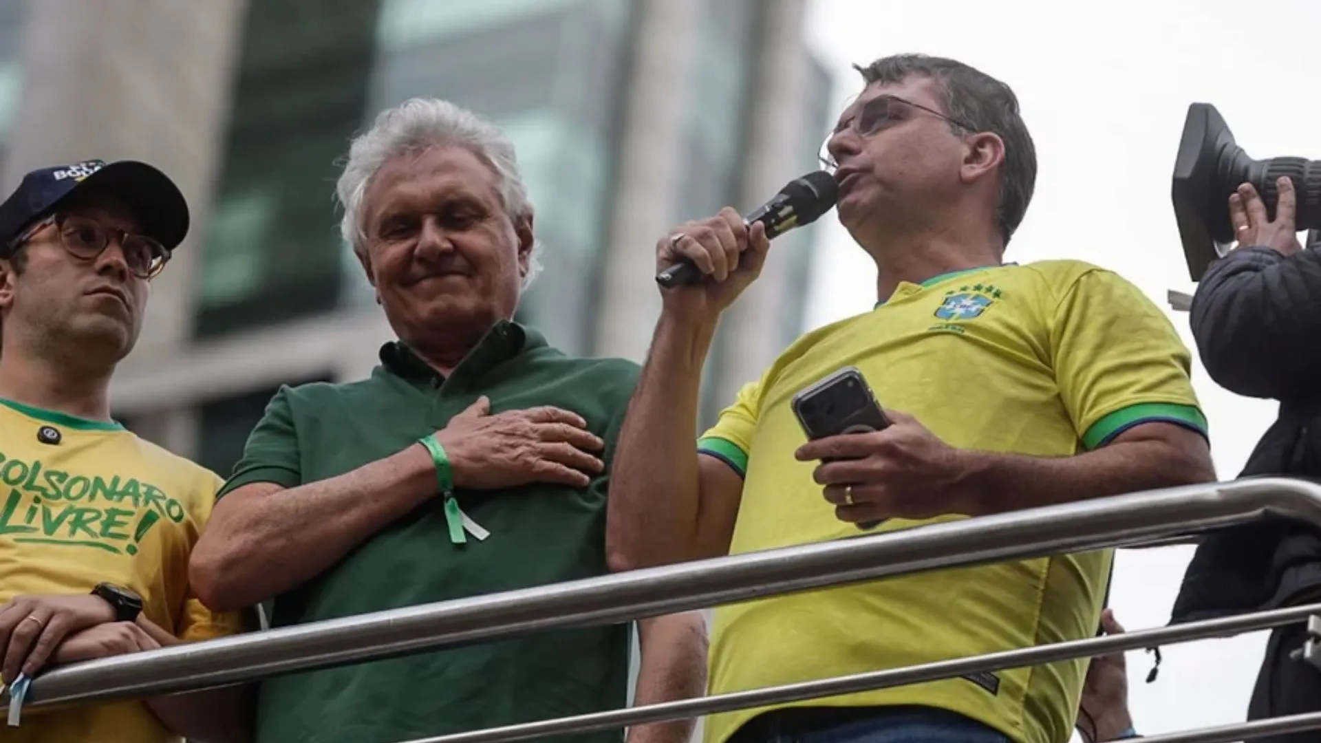 Flávio Bolsonaro Confirma que Pai Retornará ao Planalto em 2027: Expectativas e Implicações para o Cenário Político