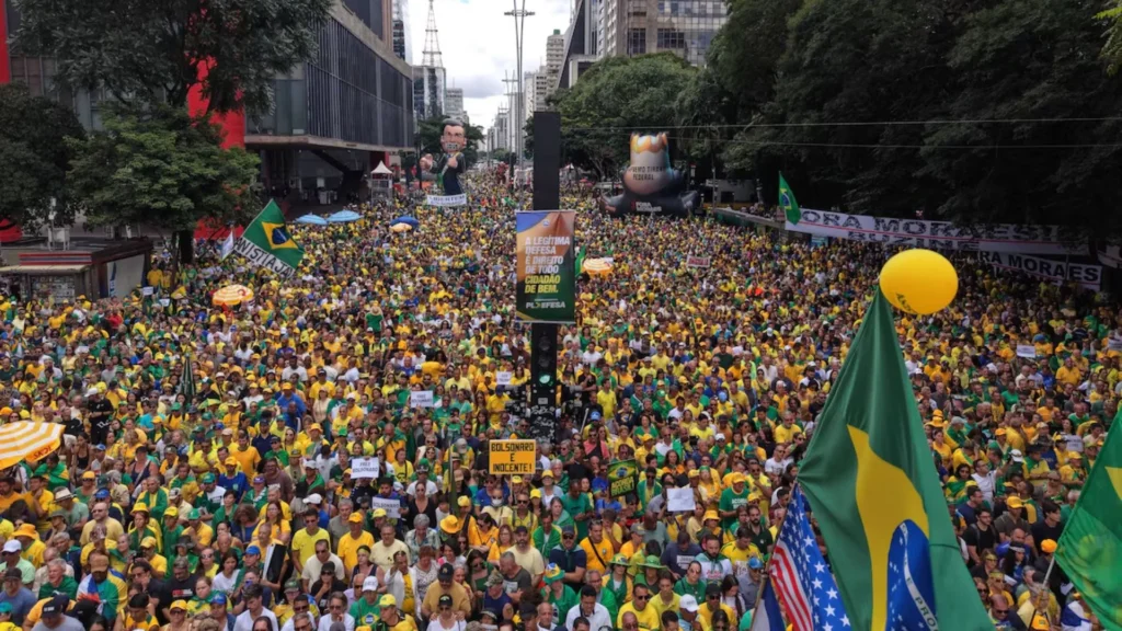 Flávio Bolsonaro Lança Candidatura com Grande Manifestação na Avenida Paulista: O Que Esperar do Primeiro Ato Político?