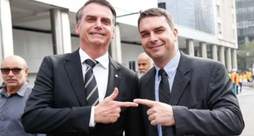 Flávio Bolsonaro Torna-se Advogado do Pai para Aumentar Acesso em Ano Eleitoral