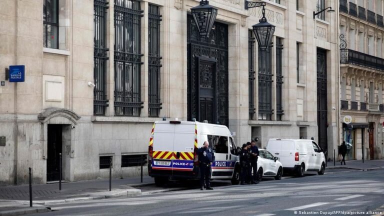 França detém trio por tentativa de assalto a banco dos EUA