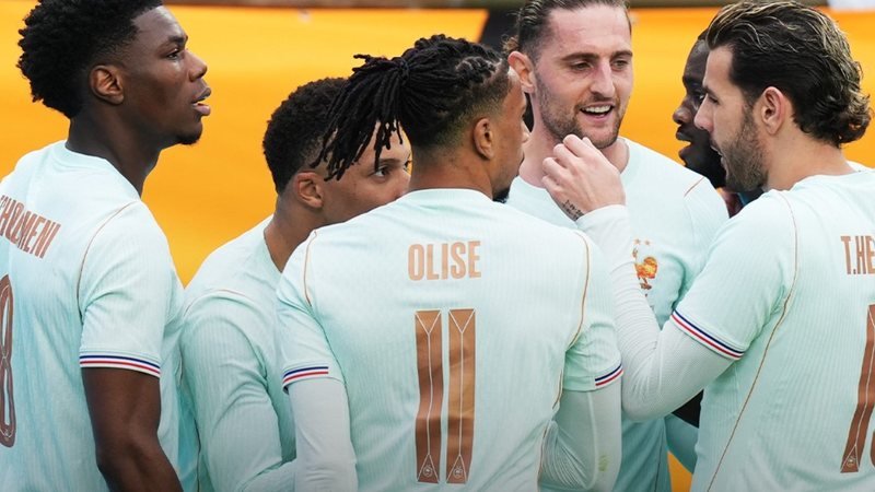 França e Espanha Lideram Favoritismo na Copa, Enquanto Brasil Luta para Superar Crise de Desempenho