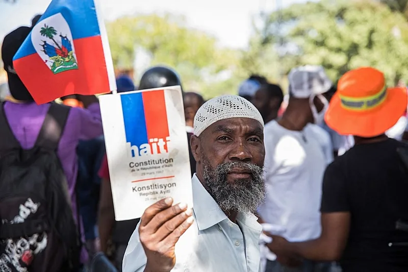 Constituição de 1987 não conseguiu romper com o sistema de dependência do país