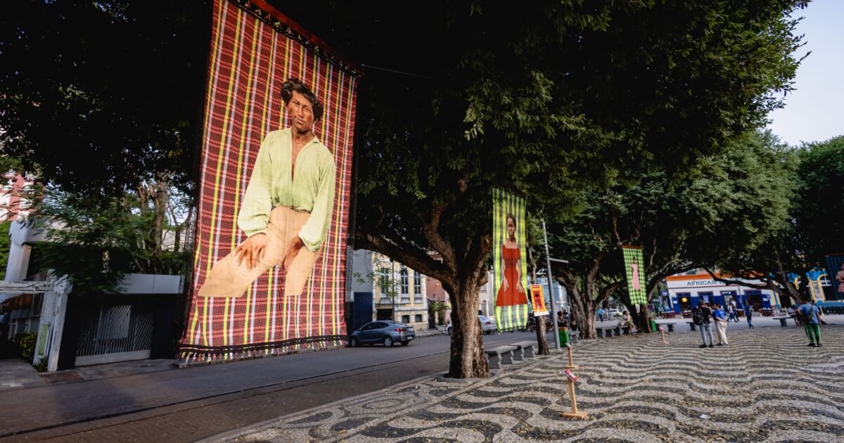 Exposição reconta histórias de pretos e indígenas registrados de forma racista