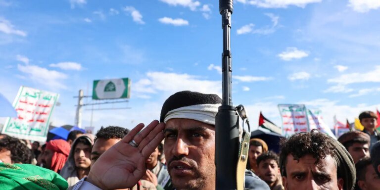 Houthis do Iémen Anunciam Prontidão para Intervenção em Conflito Regional: O Que Isso Significa para a Estabilidade do Oriente Médio?