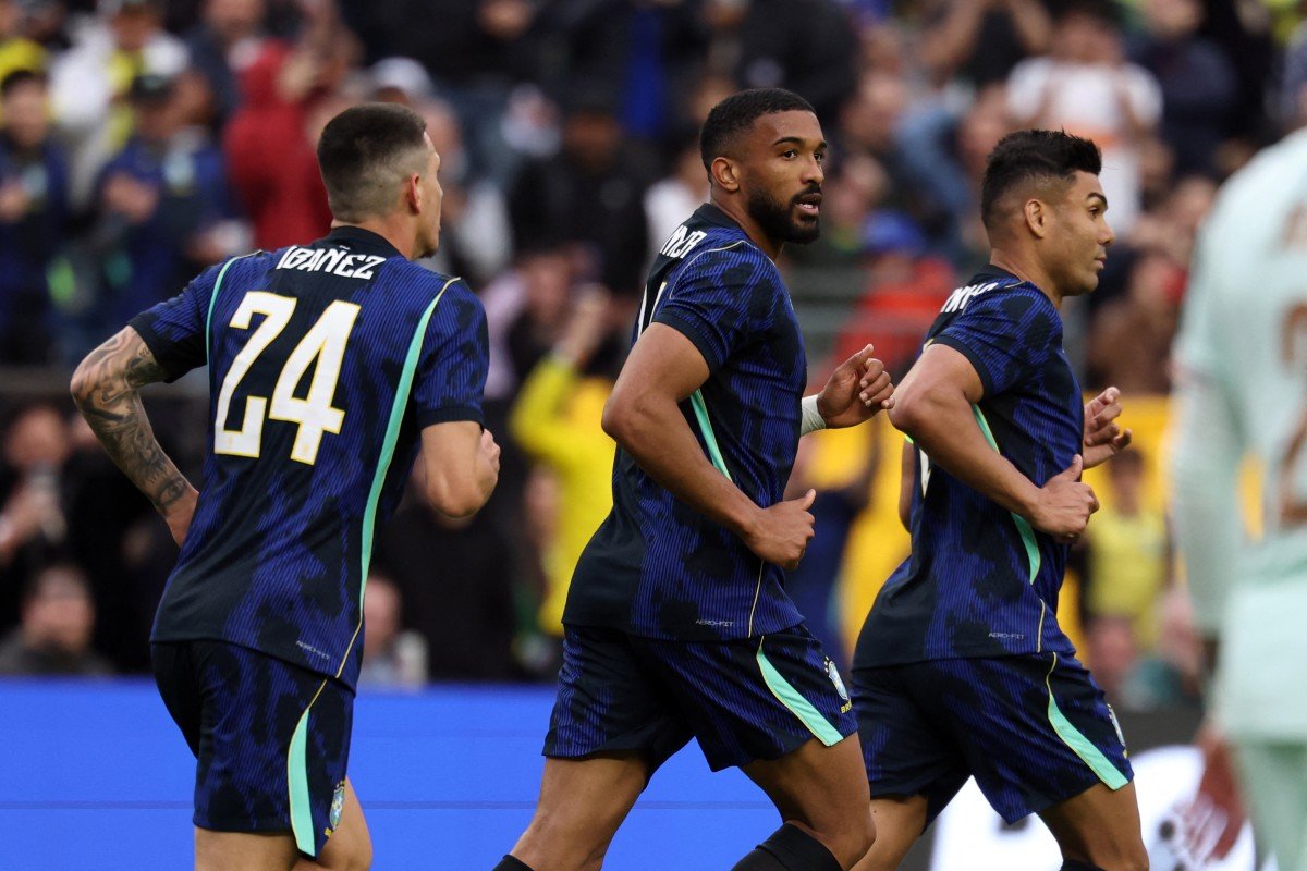 Ancelotti faz novos testes na seleção brasileira e coloca Ibañez na lateral-direita