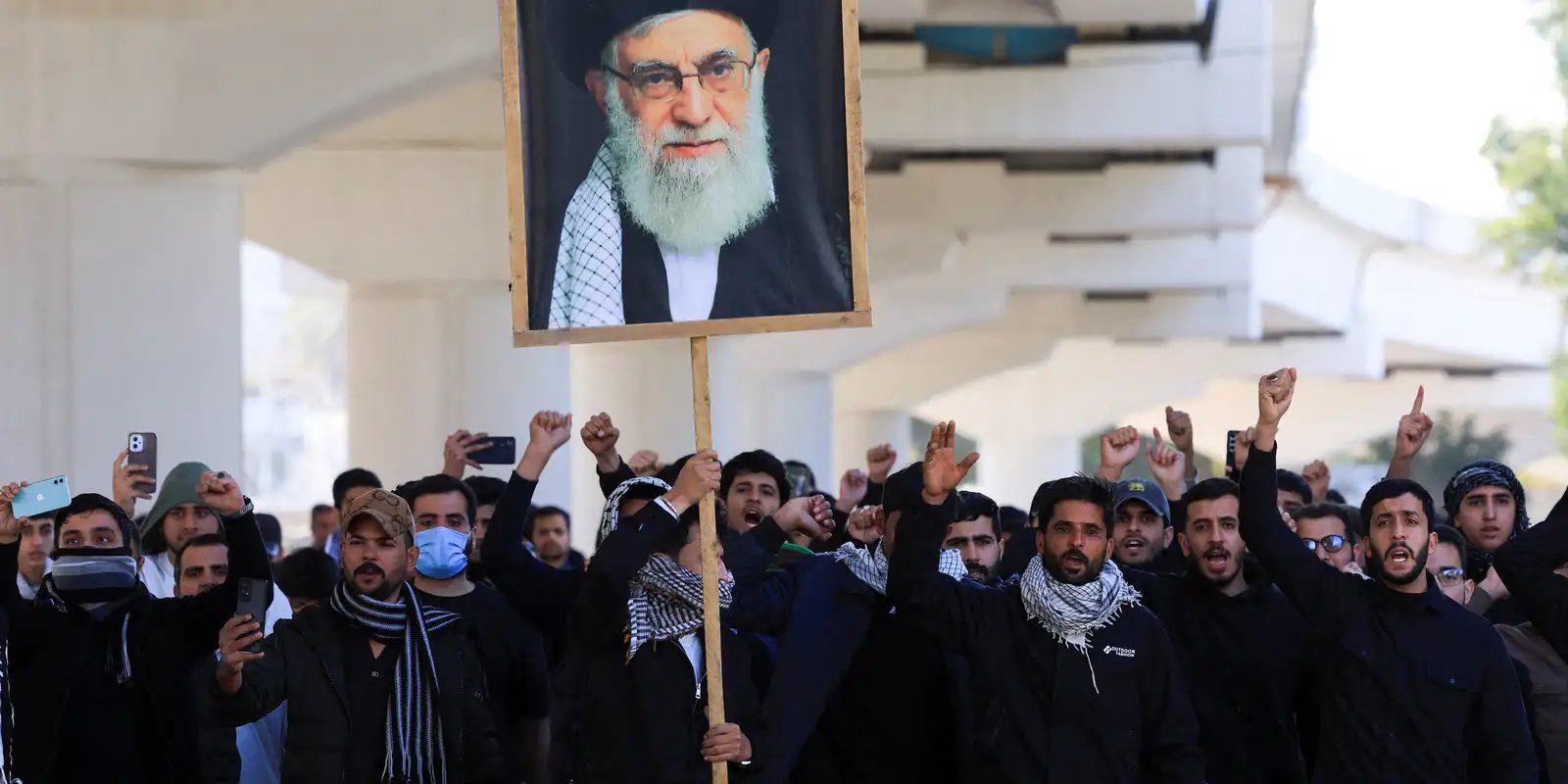 Irã Ameaça Retaliação Imediata Enquanto Trump Promete Resposta Sem Precedentes