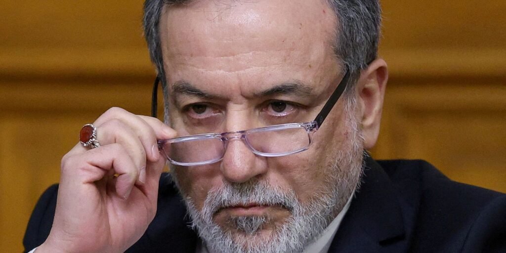 Irã Avalia Proposta dos EUA, Mas Reitera Desinteresse em Diálogo Diplomático