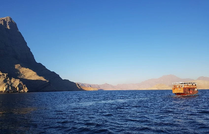 Irã Interrompe Rota Crucial de Exportação de Petróleo, Gerando Incertezas no Mercado Global