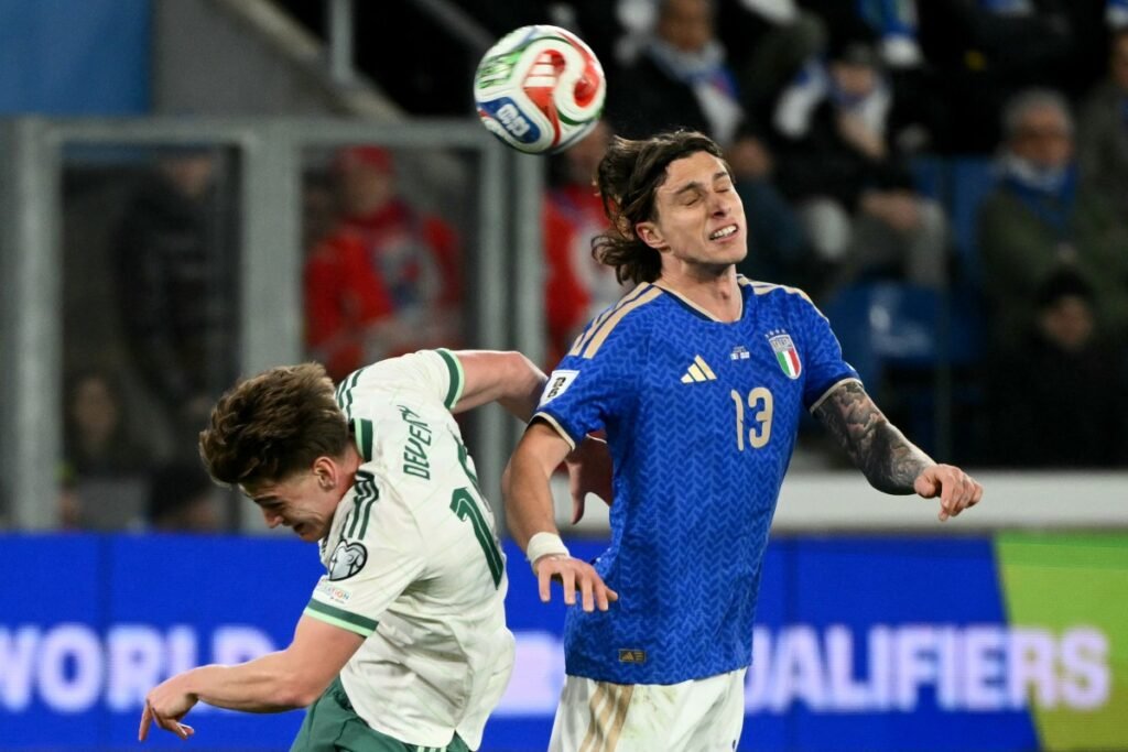 Itália e Irlanda do Norte: Momentos Cruciais do Duelo pela Repescagem da Copa do Mundo em Imagens