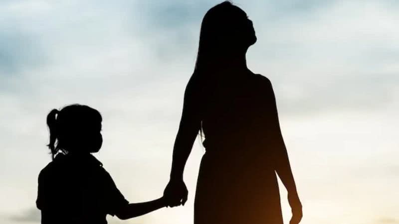 Mães Transformam Solidão da Maternidade em Arte: O Poder da Escrita como Refúgio Emocional