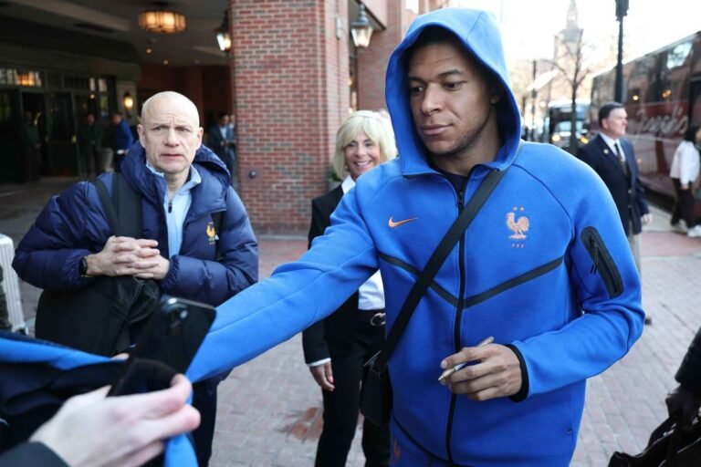 Mbappé Esclarece Polêmica: 'Não Fiz Exame no Joelho Errado Antes dos Amistosos', Afirma Jogador do Real Madrid