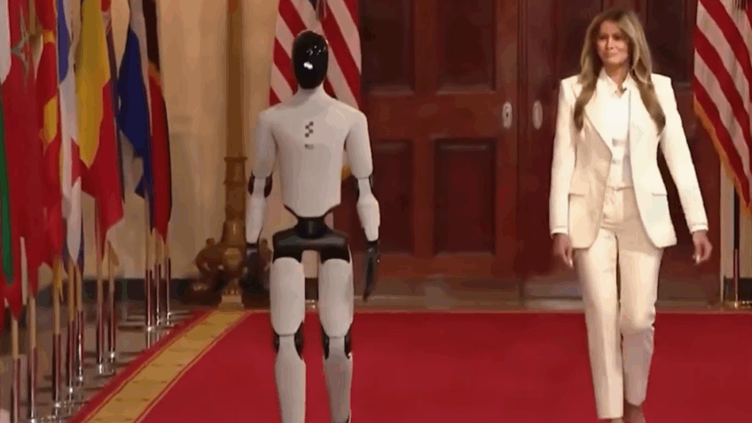 Melania Trump revela robô humanoide em evento na Casa Branca