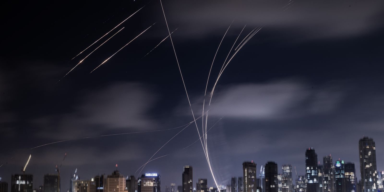 Militares Iranianos Repudiam Declarações de Trump sobre Possíveis Negociações