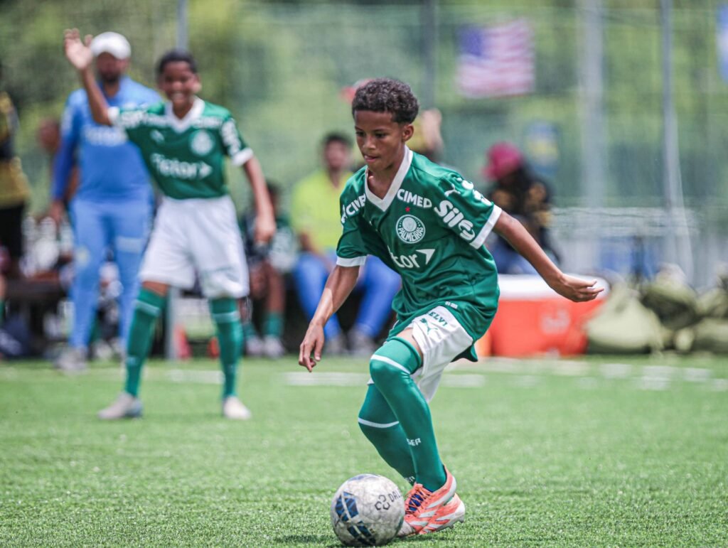 Revelação do Futebol Sub-12: Filho de Ex-Jogador do Palmeiras Surge com Agenciamento da Mesma Empresa de Endrick