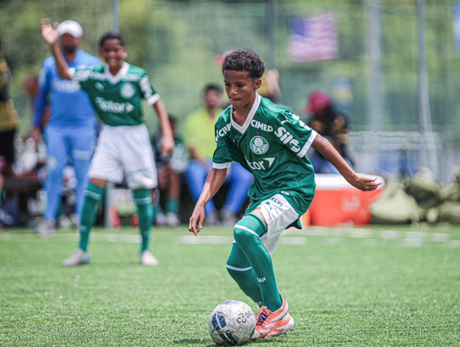 Revelação do Futebol Sub-12: Filho de Ex-Jogador do Palmeiras Surge com Agenciamento da Mesma Empresa de Endrick