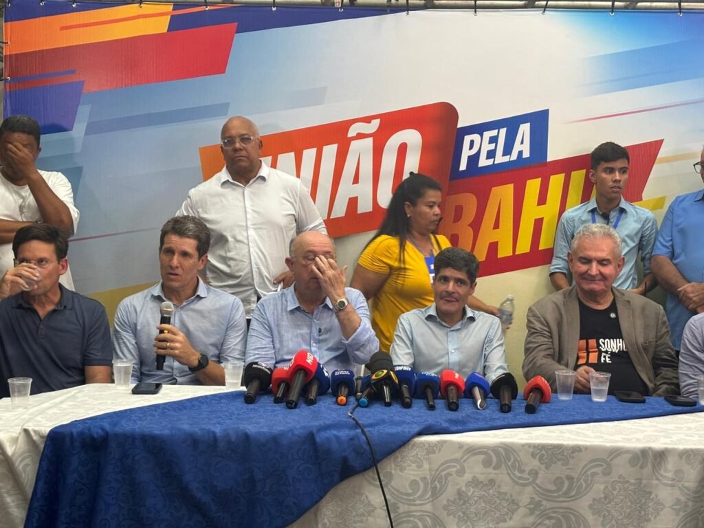 Roma e Coronel discutem escolha de suplentes para o Senado