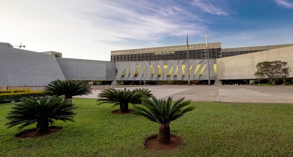 STJ Debate Impacto da Inteligência Artificial Generativa em Casos de Injúria Racial: Avanços e Desafios Legais