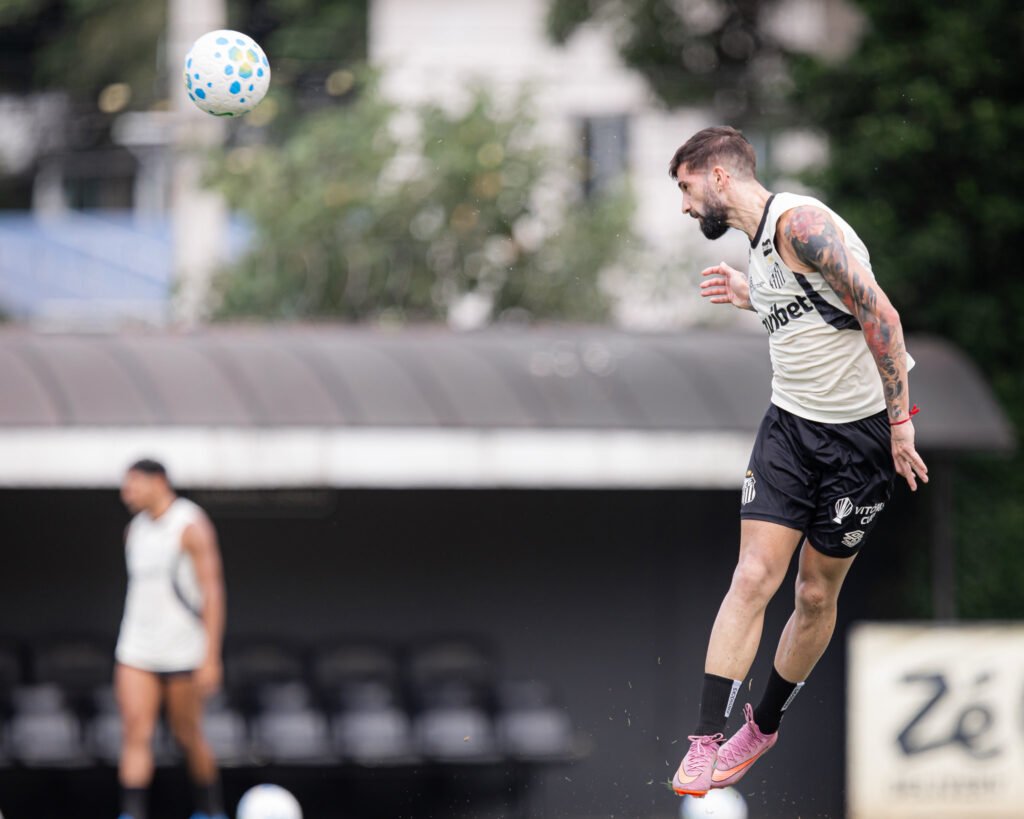 Santos Retorna aos Treinos Após Descanso e Intensifica Preparativos para Confronto Contra o Remo