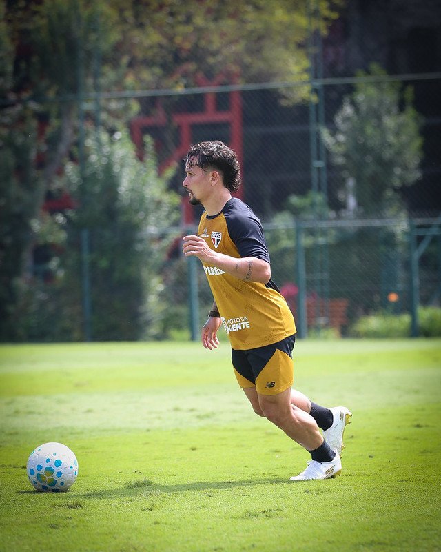 São Paulo treina e recebe reforço antes do duelo com o Inter