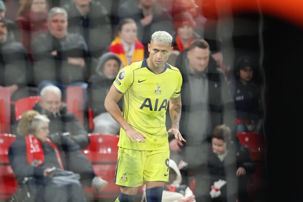 Tottenham Rompe Contrato com Técnico Após Apenas 44 Dias em Meio à Crise na Premier League