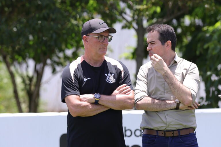 Último Dia de Transferências: Corinthians Acelera na Busca por Reforços para Fortalecer o Elenco