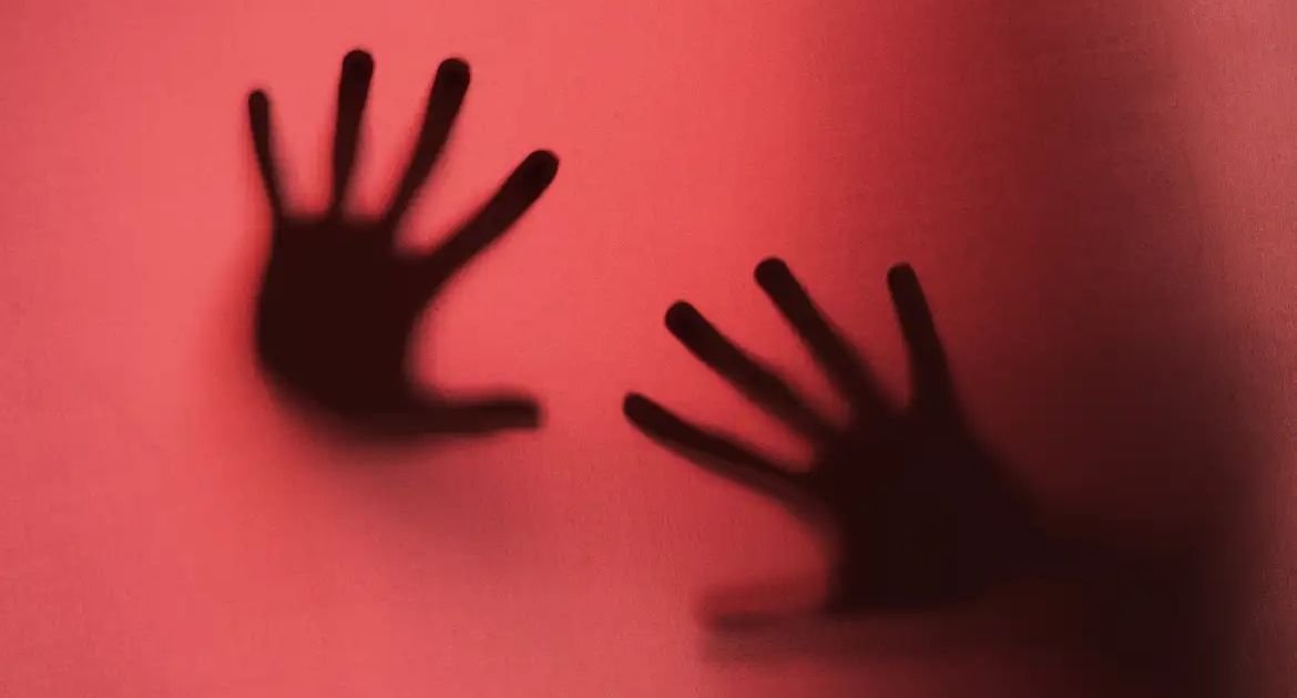 Entenda o que é vicaricídio; projeto de lei endurece pena para o crime