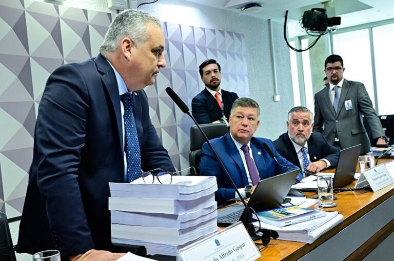 Votação do Relatório da CPMI do INSS Pode Se Estender Até a Madrugada: Expectativas e Implicações para a Previdência