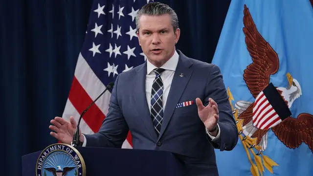 Legenda da foto, O secretário de Defesa, Pete Hegseth, disse que seu departamento precisa de mais dinheiro para 'o que for necessário no futuro'
