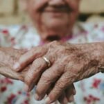 Crescimento populacional no Brasil desacelera e envelhece