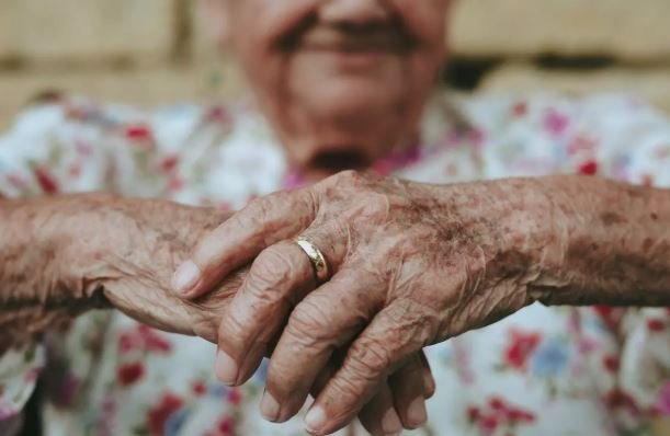 População no Brasil cresce em ritmo menor e está envelhecendo