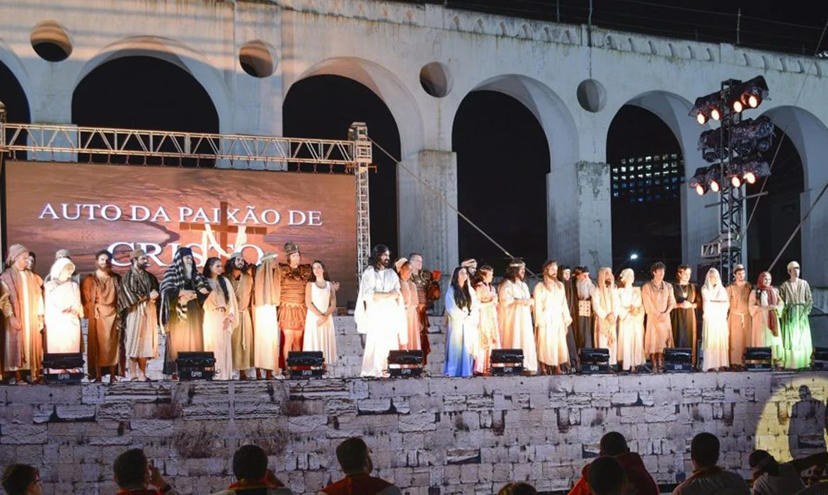 48ª Edição do Auto da Paixão de Cristo Agita Arcos da Lapa