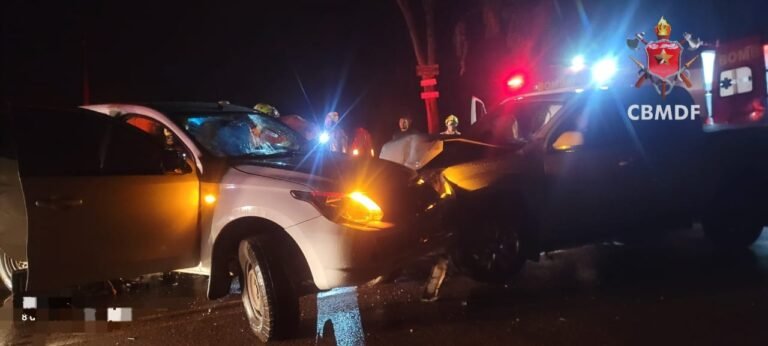 Batida frontal entre caminhonetes deixa um ferido na BR-250, no DF